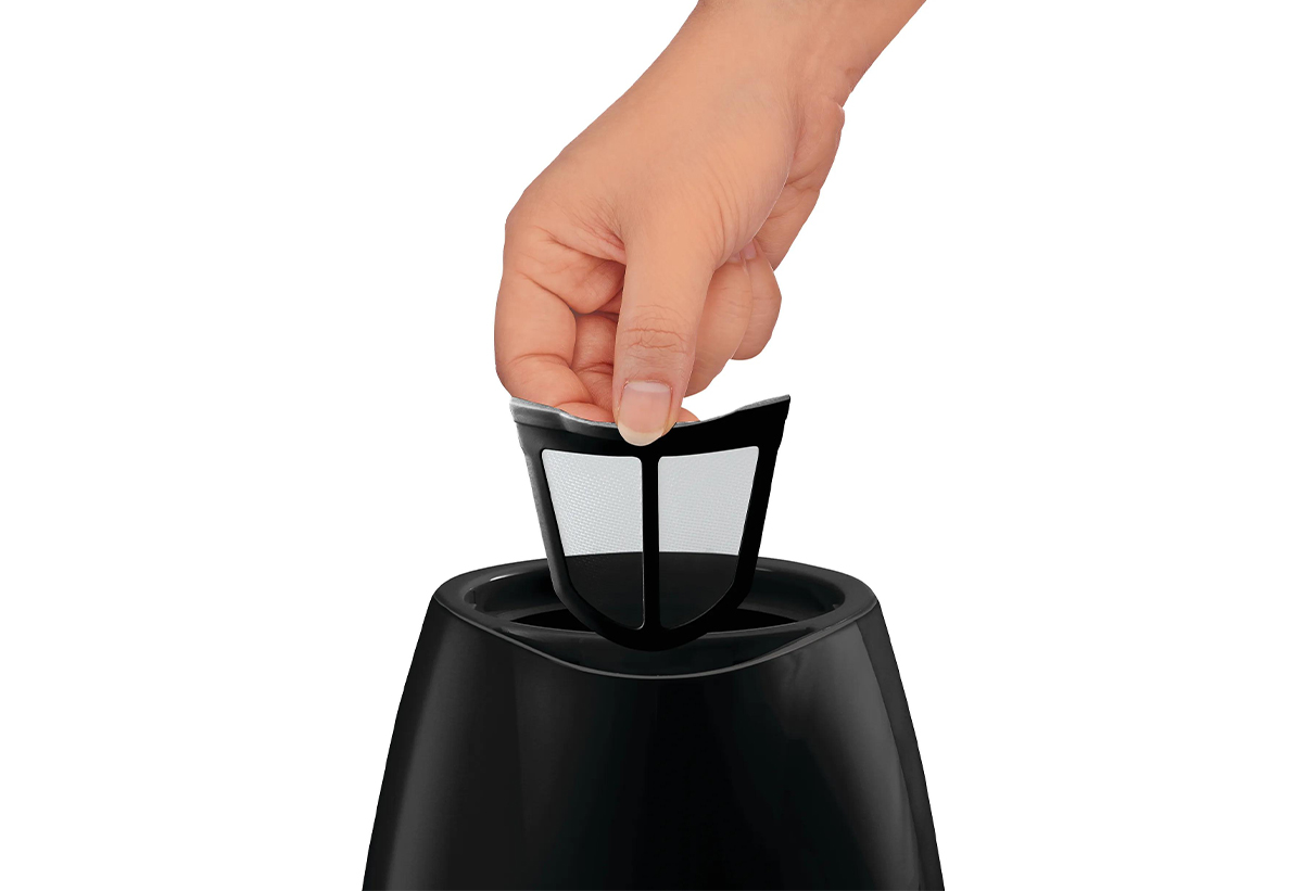 Απεικονίζεται το φίλτρο να αφαιρείται.